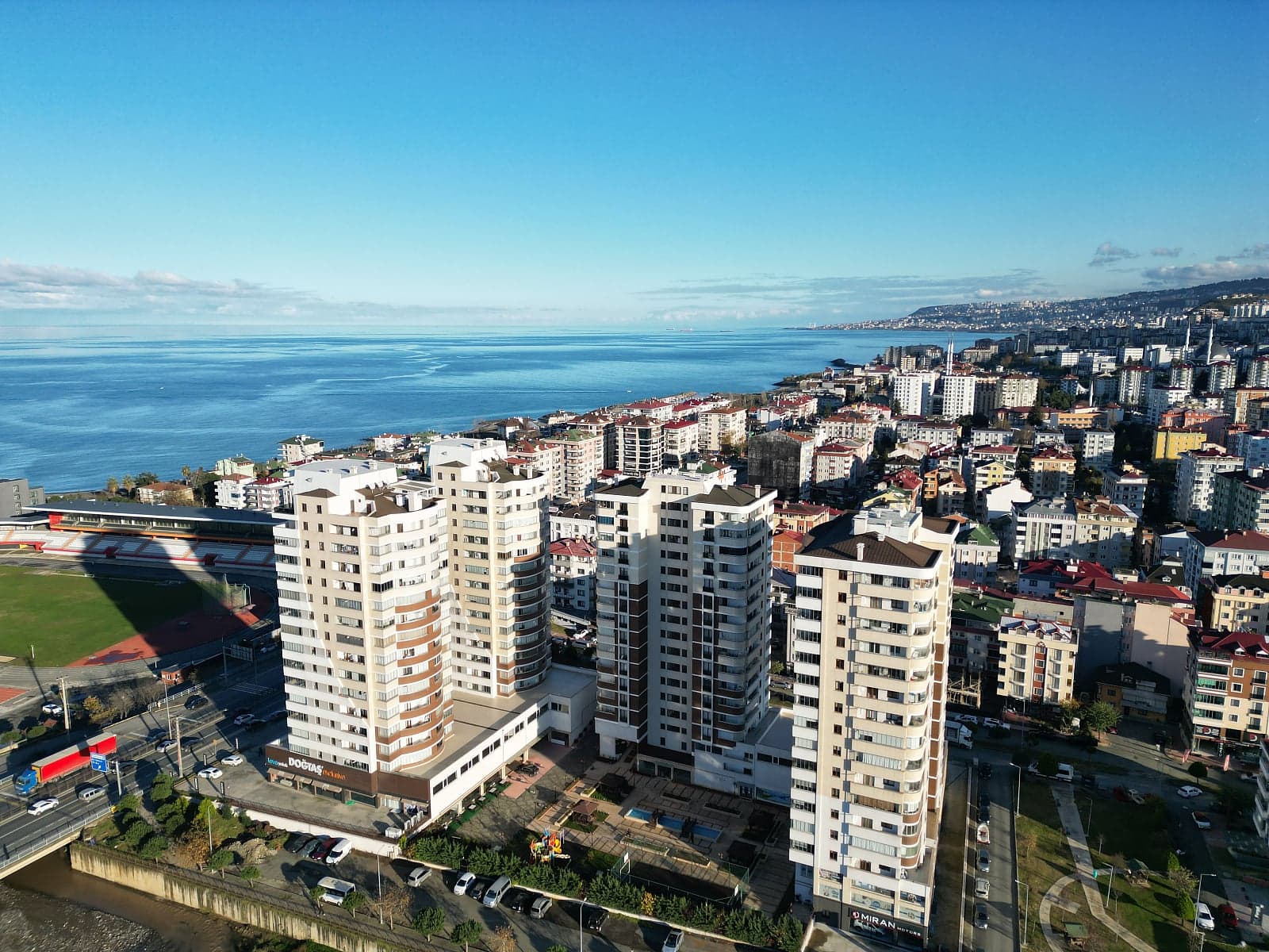 Middle-Floor Apartment in a Complex with Pool and Gym in Trabzon