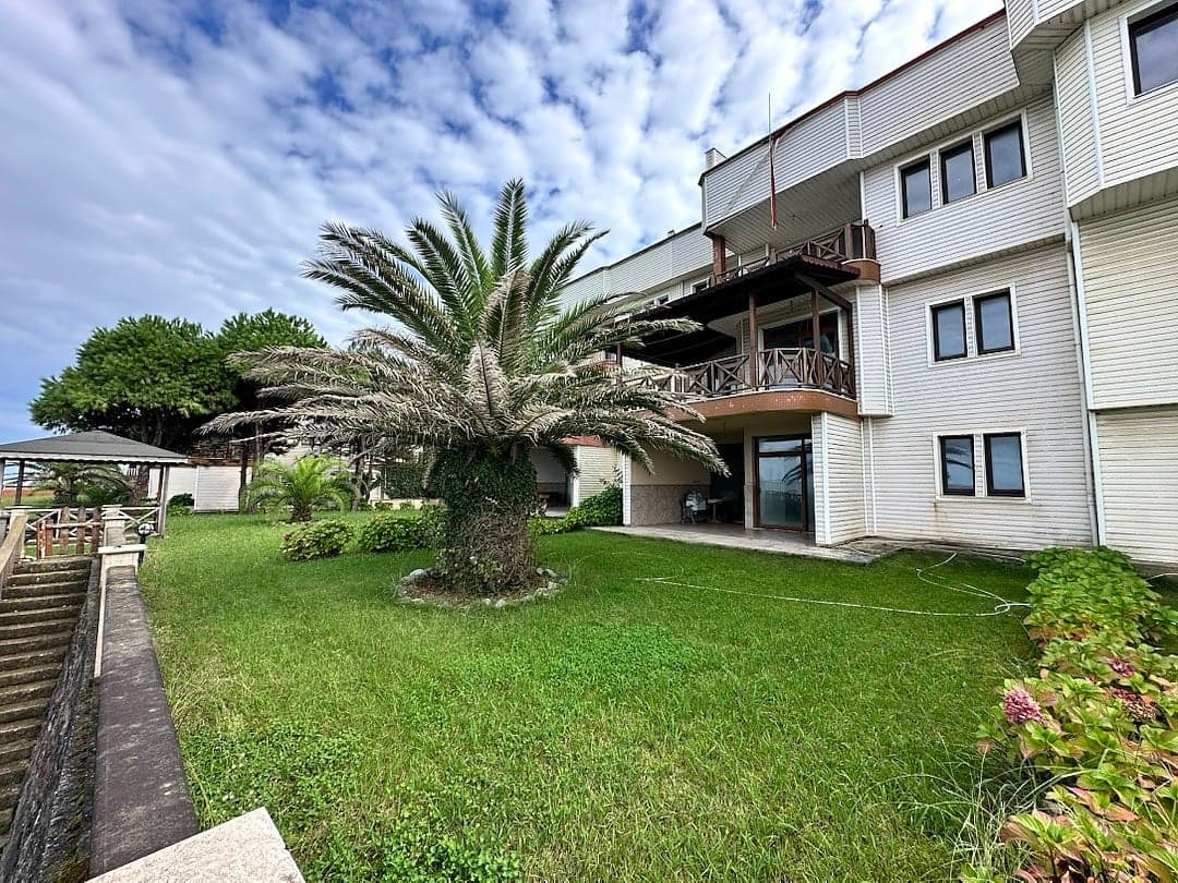Spacious Triplex Villa with Private Beach Access in Trabzon Arsin